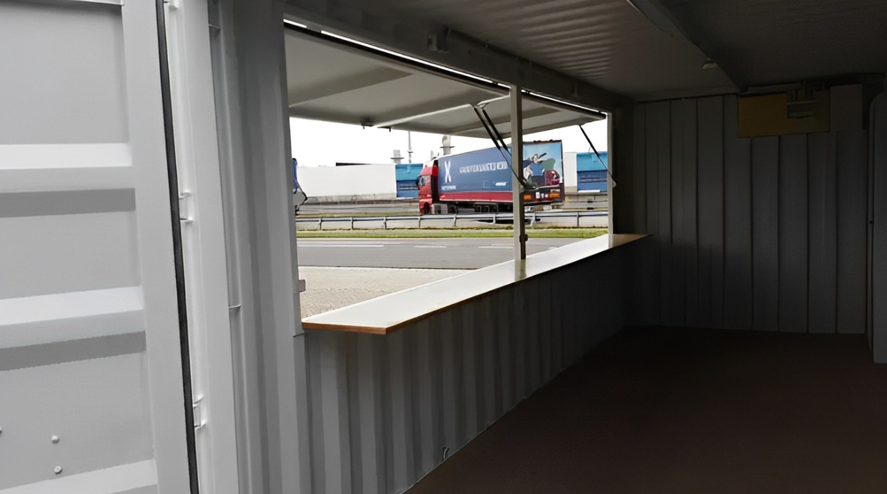 20ft Mobile Tuck Shop Container — Side panel and corrugation detail