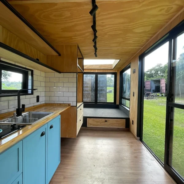 Custom 20ft Cabin Container House — Corner casting and frame condition